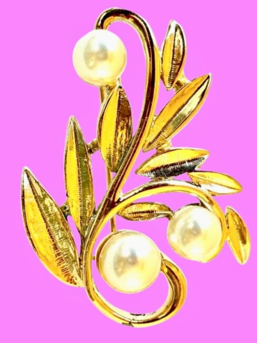 MMOO Vintage Brooch Faux Pearls Leaf Goldtone Collector Pin
